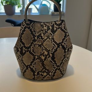Mango Bucket Bag